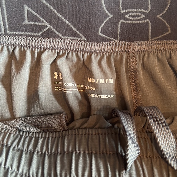 Men’s Under Armour Shorts - Picture 2 of 2